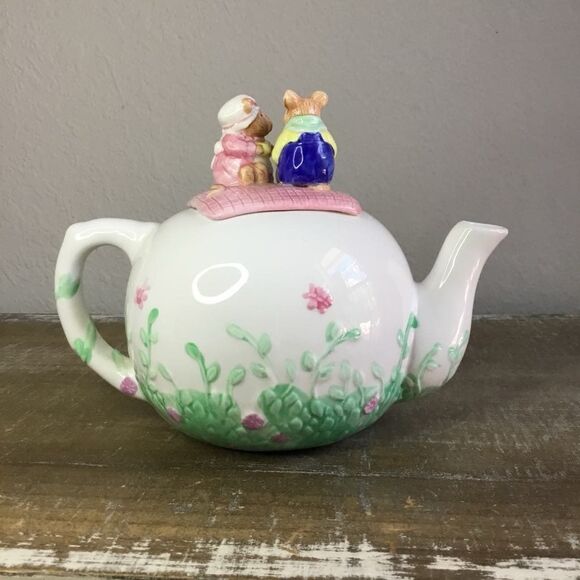Vintage 90s Cottagecore Farmhouse Country Mouse Picnic Novelty Kitsch Teapot - Picture 6 of 7